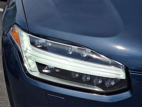 Used 2023 Volvo XC90 B6 Plus image 9