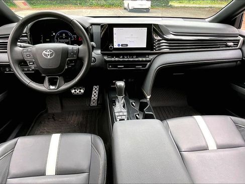 Used 2025 Toyota Camry SE FWD image 7
