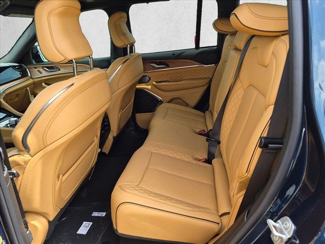 New 2026 Jeep Grand Cherokee Summit w/ Obsidian Package AWD/4WD image 15