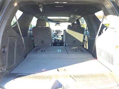 Used 2023 GMC Yukon SLT image 26