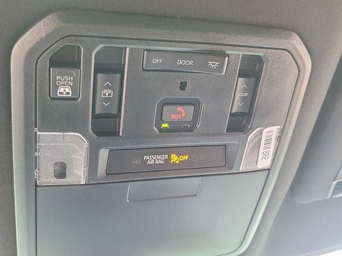 Used 2025 Toyota Tundra Limited AWD/4WD image 16