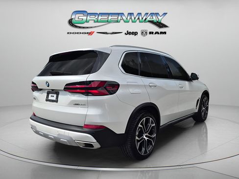 Used 2025 BMW X5 xDrive40i w/ Parking Assistance Package AWD/4WD image 3
