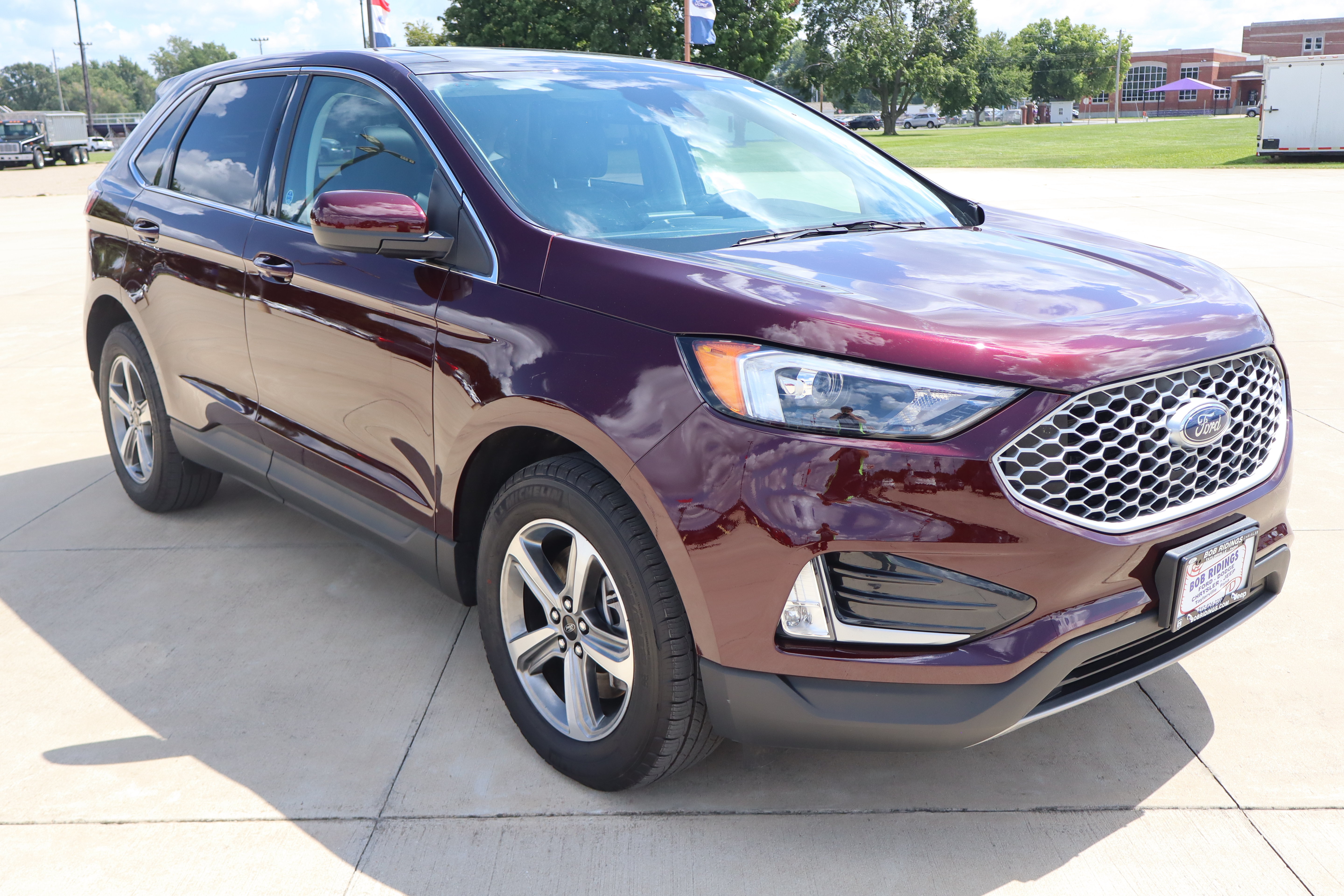 Used 2024 Ford Edge SEL w/ Convenience Package AWD/4WD image 3