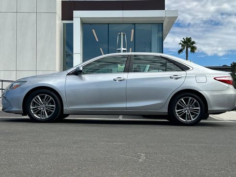 Used 2015 Toyota Camry SE w/ Moonroof Package FWD image 6