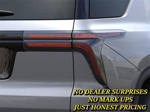 New 2025 Chevrolet Traverse LT w/ Enhanced Driving Package image 11