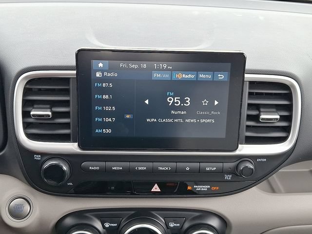 Certified 2024 Hyundai Venue SEL FWD image 17