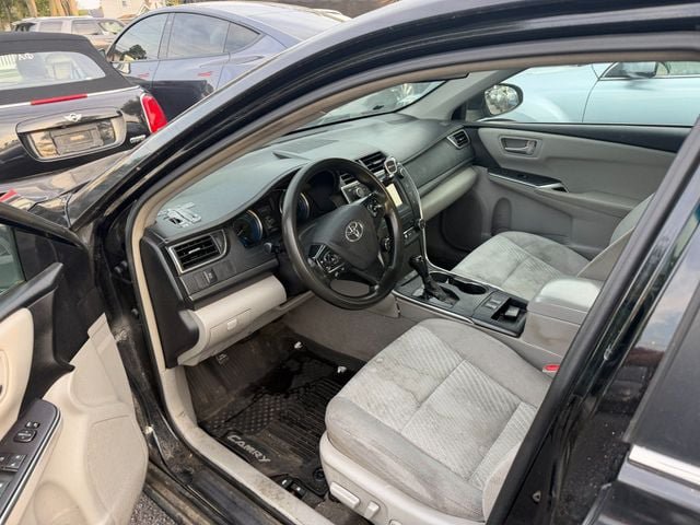 Used 2017 Toyota Camry LE FWD image 3