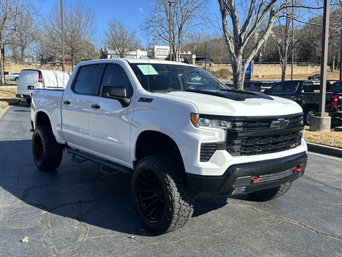 Used 2025 Chevrolet Silverado 1500 LT Trail Boss w/ Convenience Package II image 3