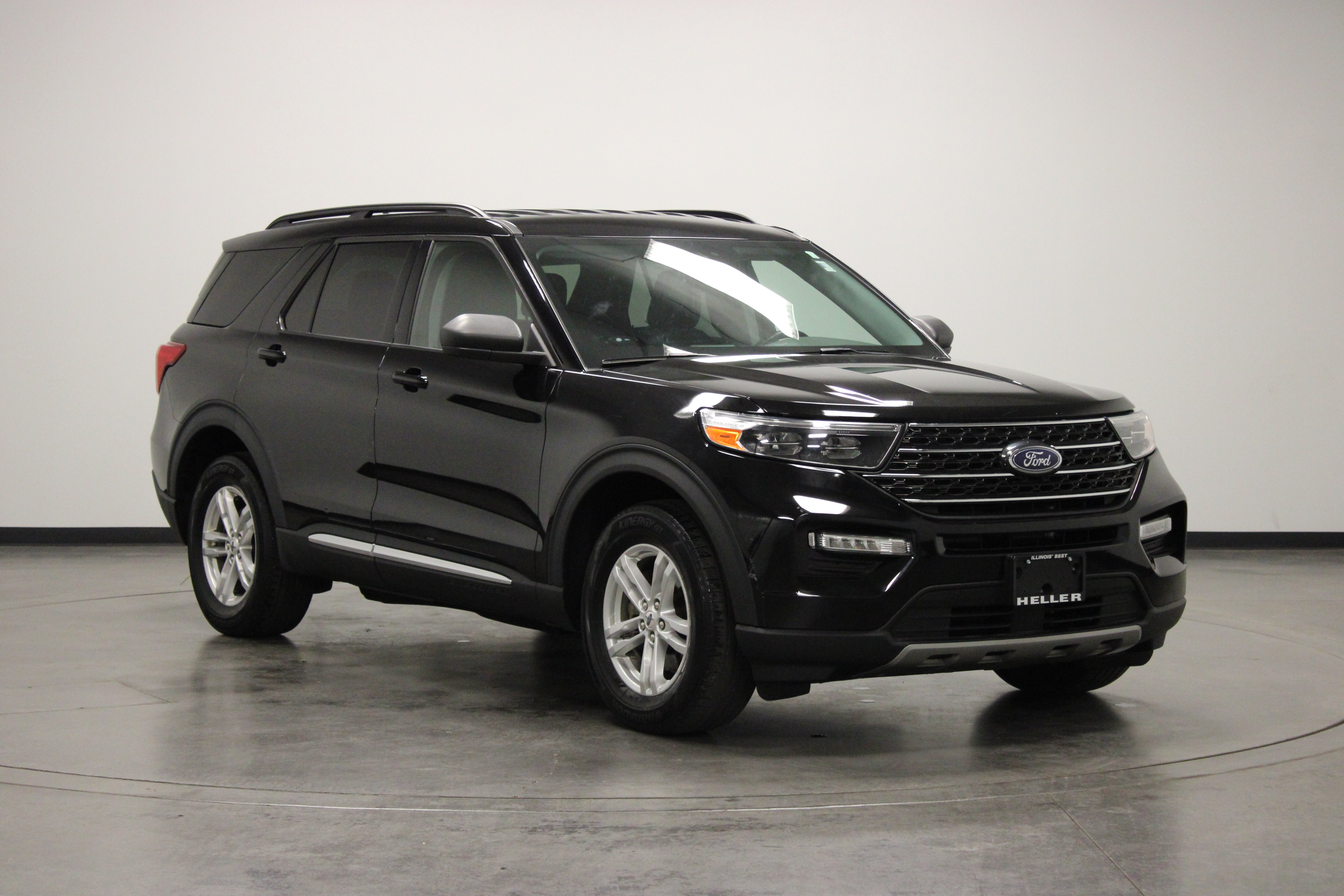 Used 2022 Ford Explorer XLT w/ Equipment Group 202A AWD/4WD image 4