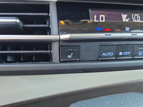 Used 2024 Toyota Sienna XLE image 20