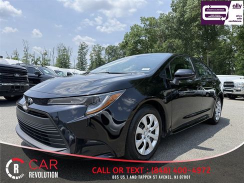 Used 2024 Toyota Corolla LE FWD image 3