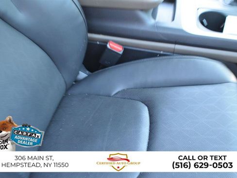 Used 2025 Kia Carnival FWD image 25