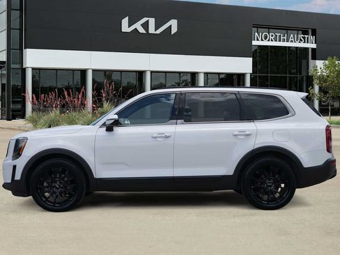 Certified 2022 Kia Telluride SX w/ SX Prestige Package AWD/4WD image 3