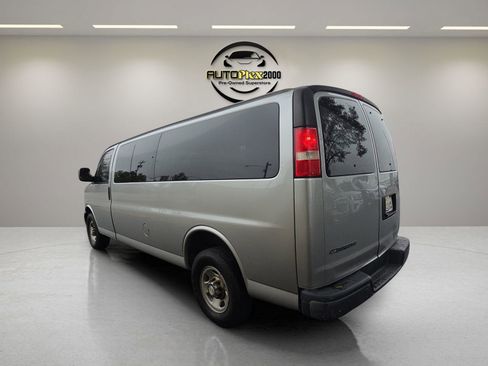 Used 2017 Chevrolet Express 3500 LT w/ LT Preferred Equipment Group image 5