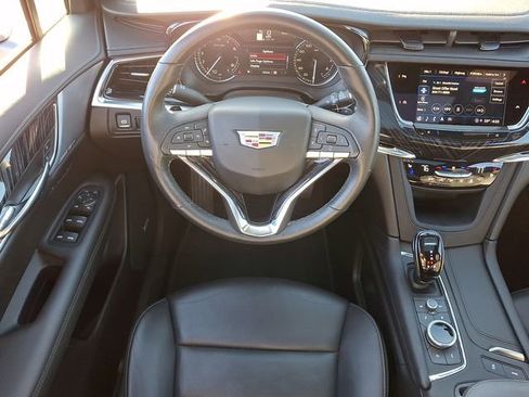 Certified 2025 Cadillac XT6 Premium Luxury image 11