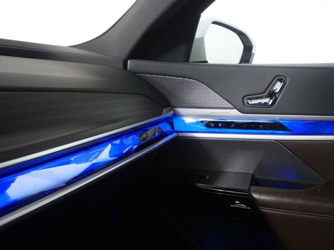 Certified 2023 BMW 760i xDrive w/ Executive Package image 31