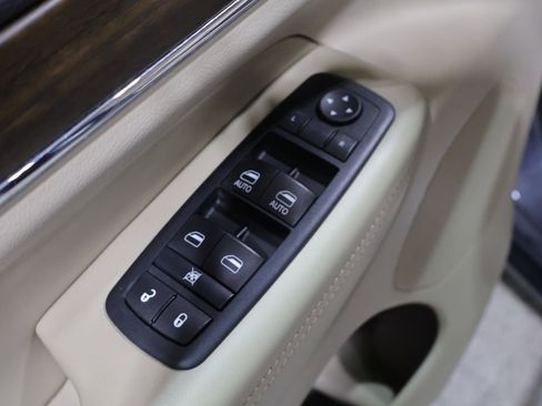 Used 2016 Jeep Grand Cherokee Limited w/ Luxury Group II AWD/4WD image 16