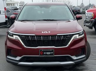 Used 2024 Kia Carnival LX video 3