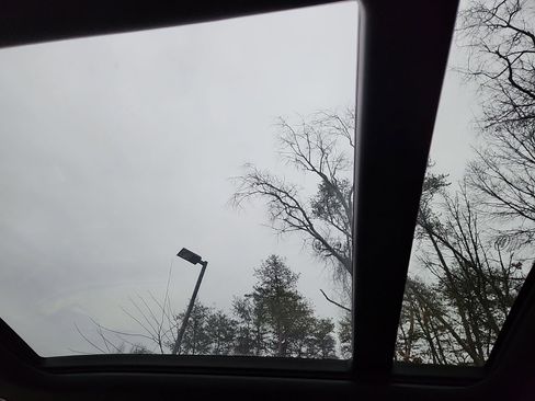 New 2024 Land Rover Defender 110 SE image 25