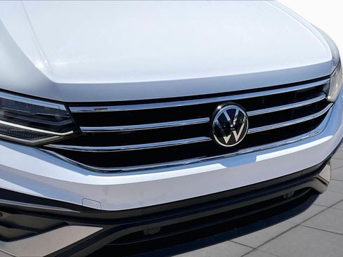 Used 2024 Volkswagen Tiguan SE FWD image 28
