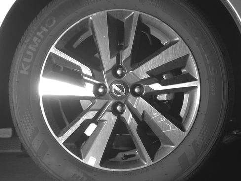 Used 2025 Nissan Versa SV image 13