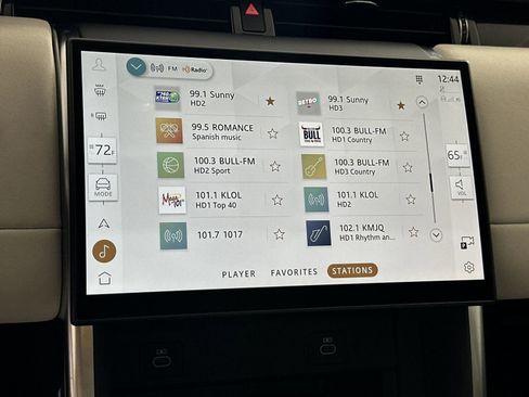 Used 2024 Land Rover Discovery Sport S image 24