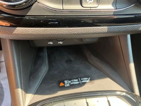 Used 2025 Buick Envista Sport Touring w/ Convenience II Package FWD image 21