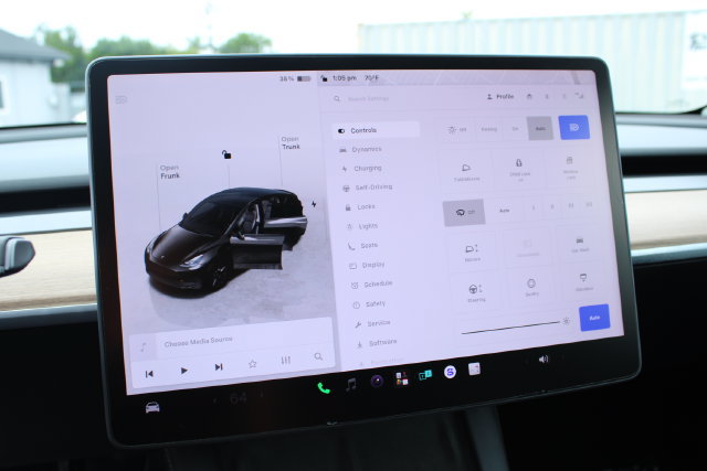 Used 2025 Tesla Model Y Long Range RWD image 18
