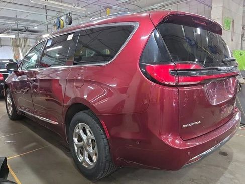 Used 2021 Chrysler Pacifica Limited w/ Premium & Safety Sphere Group AWD/4WD image 5