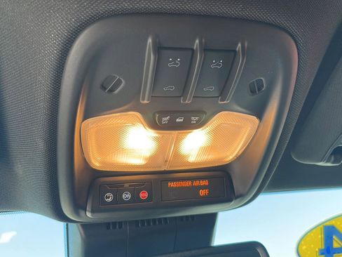 Used 2024 Chevrolet Colorado Z71 w/ Z71 Convenience Package 2 image 17