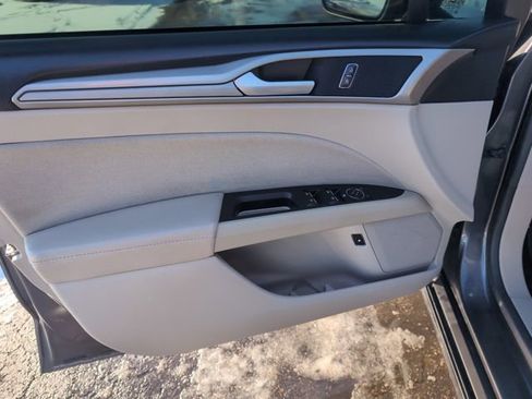 Used 2018 Ford Fusion SE image 14