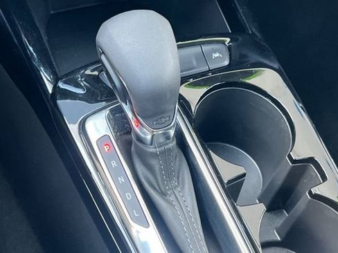 Used 2025 Chevrolet Trax LT w/ LT Convenience Package image 27