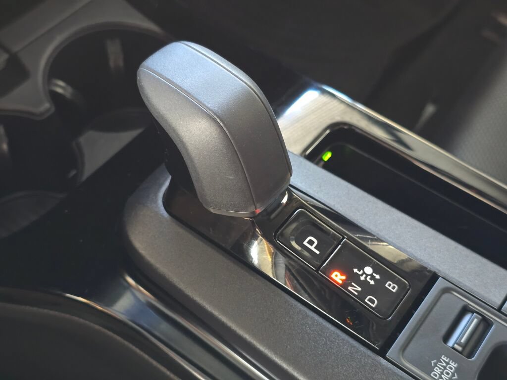 Used 2024 Toyota Prius XLE FWD image 25