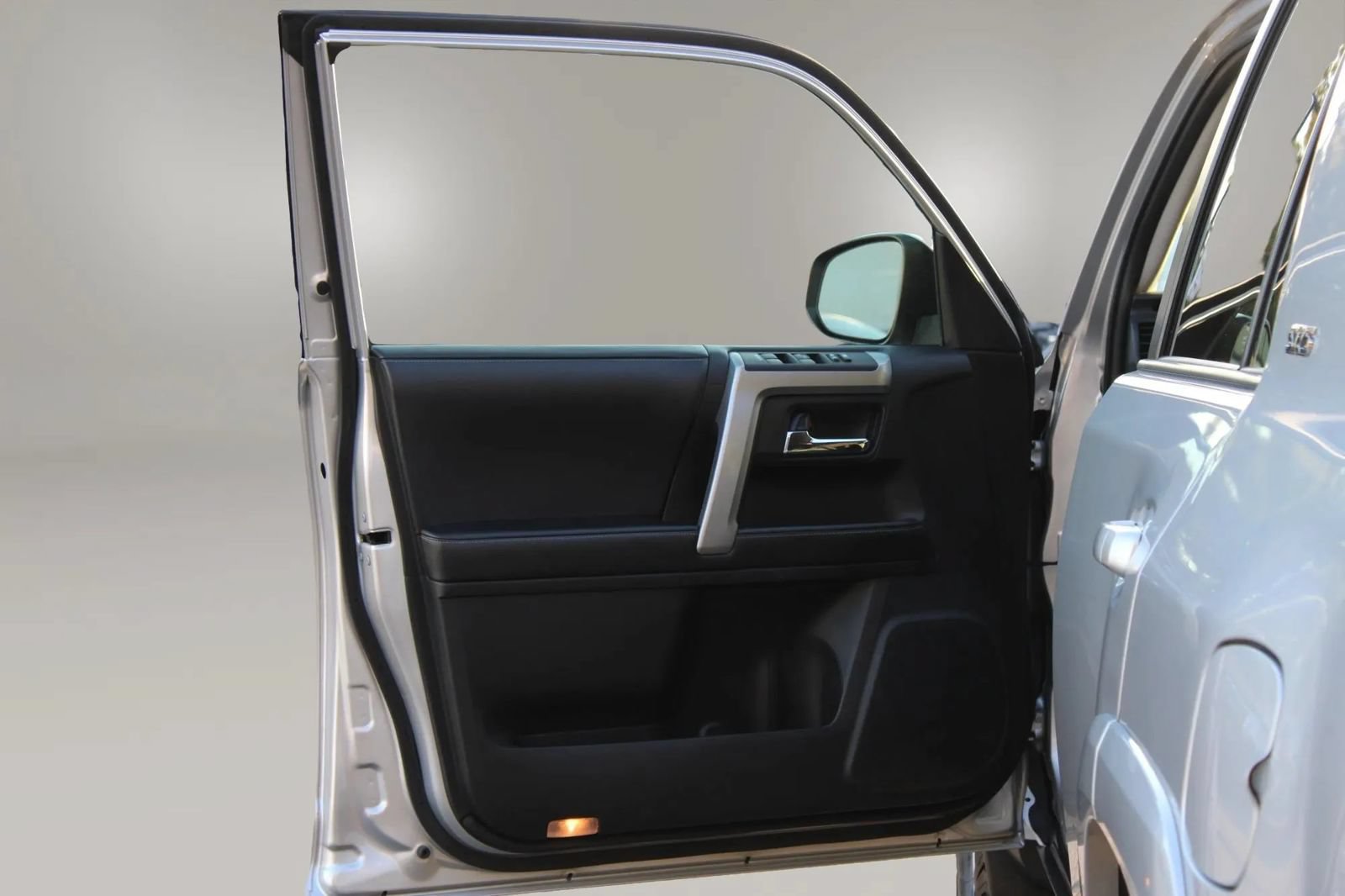 Used 2016 Toyota 4Runner SR5 AWD/4WD image 6