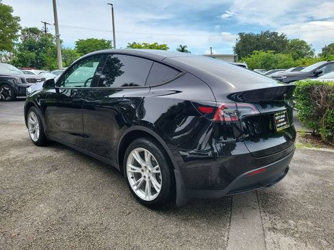 Used 2022 Tesla Model Y Long Range AWD/4WD image 5
