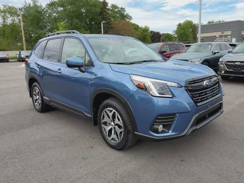 Certified 2023 Subaru Forester Premium AWD/4WD image 2