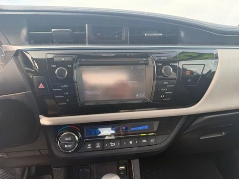 Used 2015 Toyota Corolla LE image 16