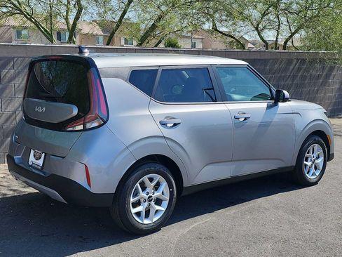 Used 2025 Kia Soul LX w/ LX Technology Package FWD image 8