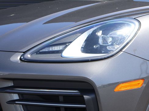 Certified 2023 Porsche Cayenne AWD/4WD image 13