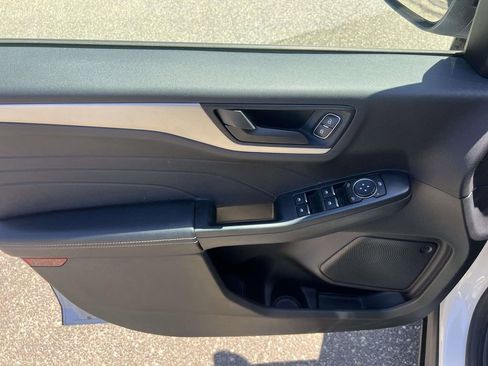 Used 2022 Ford Escape SE w/ SE Sport Appearance Package AWD/4WD image 17