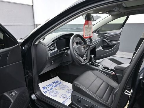 Used 2022 Volkswagen Jetta SE image 9