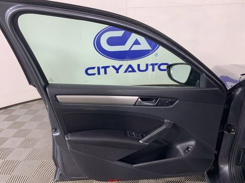 Used 2020 Volkswagen Passat 2.0T SE image 14