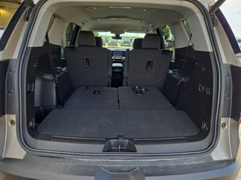 Used 2023 GMC Acadia SLE w/ Driver Convenience Package FWD image 25
