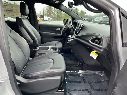 New 2026 Chrysler Pacifica Select w/ S Appearance Package image 33