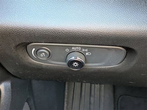 Used 2021 Chevrolet Traverse LS image 23