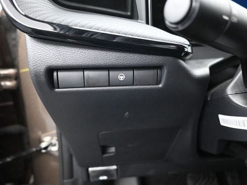 New 2026 Nissan Kicks SR image 28