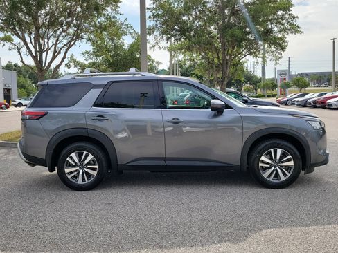 Certified 2024 Nissan Pathfinder SL AWD/4WD image 4