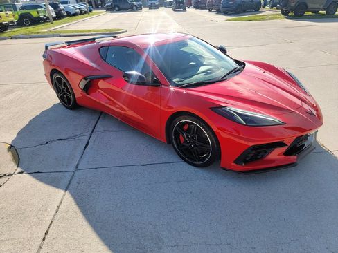 Used 2021 Chevrolet Corvette Stingray Coupe w/ Z51 Performance Package RWD image 7