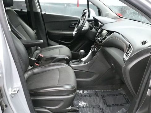 Used 2019 Chevrolet Trax LT w/ LT Convenience Package image 9