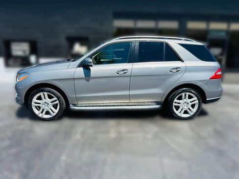 Used 2015 Mercedes-Benz ML 350 4MATIC w/ Premium 1 Package image 2